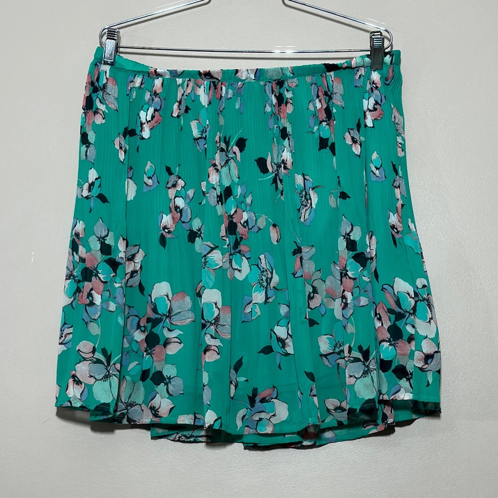 ELLE || Woman’s Floral Skirt size L